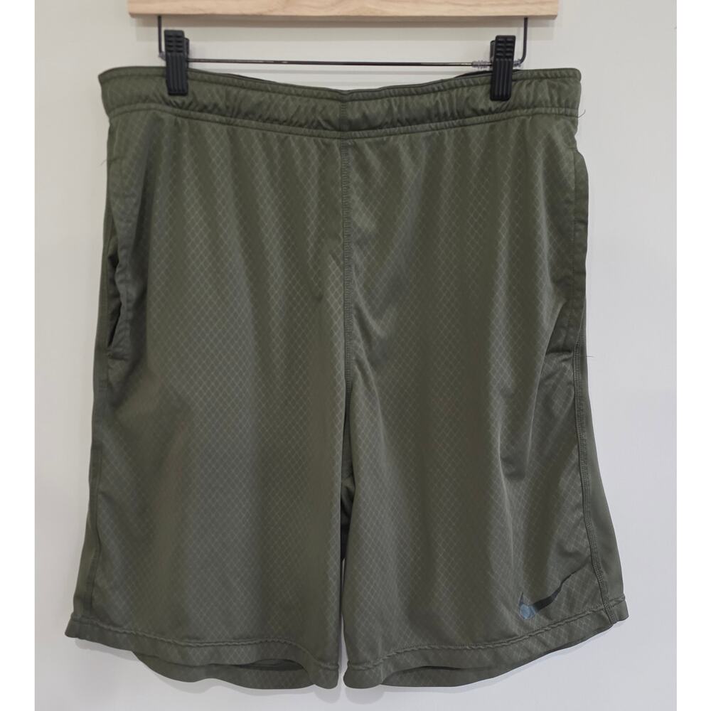 Nike Men's Dri-FIT Green Shorts Size Medium